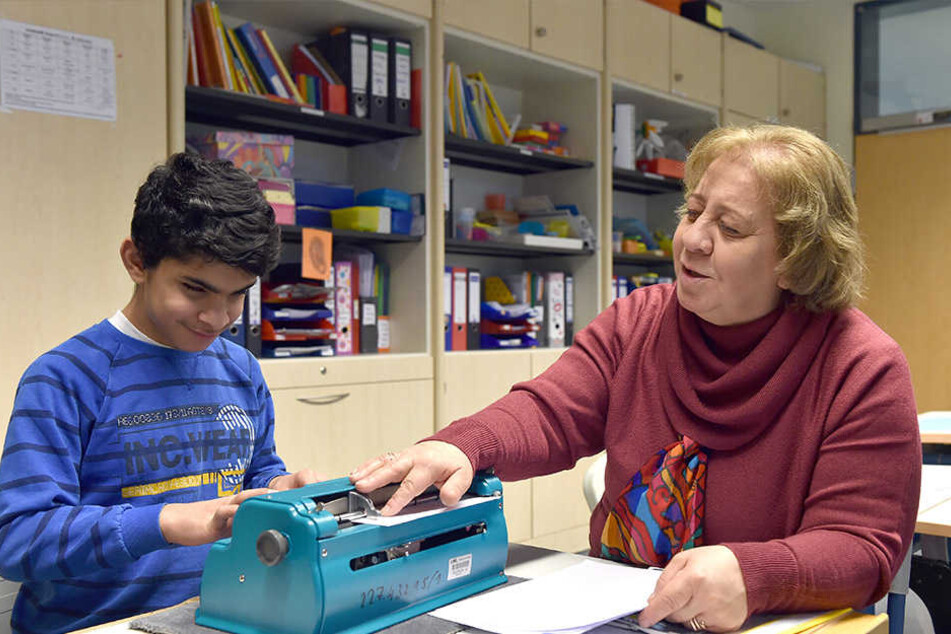 Seit April betreut Nada Touma den Jungen in einer Förderschule für Sehbehinderte.