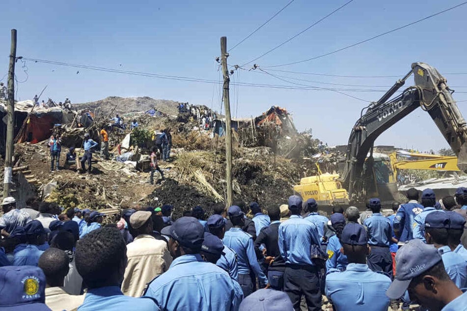 In der äthiopischen Hauptstadt Addis Abeba ist es zu einem gewaltigen Erdrutsch auf einer Müllkippe gekommen.