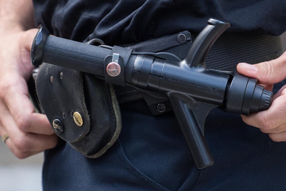 Der Polizist wurde bereits wegen Körperverletzung rechtskräftig verurteilt. (Symbolbild)