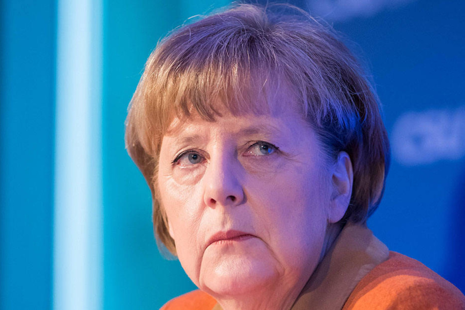 Die AfD Berlin verspottet Angela Merkel in Anlehnung an ein Cover vom Spiegel.
