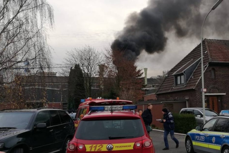 Das Feuer über dem Schmelzofen in Krefeld.