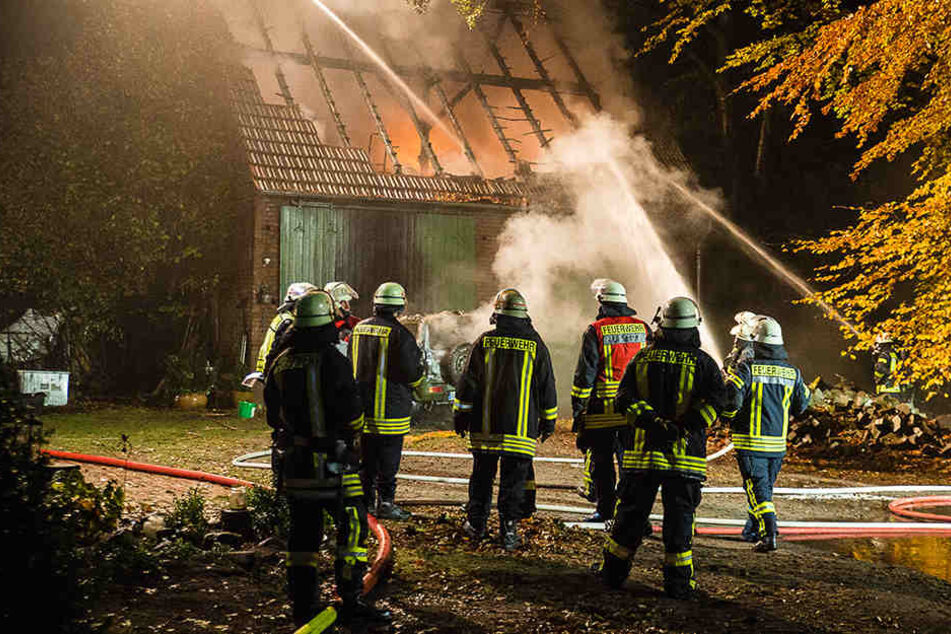 Komplett nieder brannte eine Scheune in am Mittwochmorgen in Ummeln.