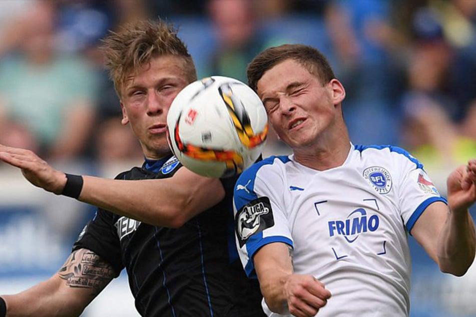 Kampf um den Ball: Der SC Paderborn spielte gegen die Sportfreunde Lotte beim Westfalenpokal.