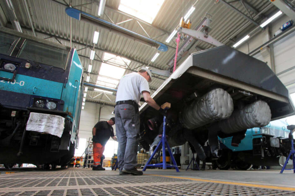 Die Marschbahn-Lokomotiven bekamen bei der letzten großen Generalüberholung überarbeitete Motoren und Diesel-Tanks.