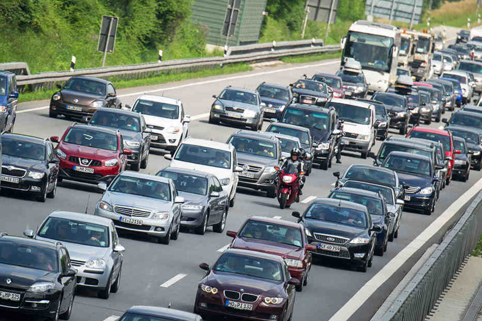 Durch die Bauvorbereitungen kann es ab Montag zu längeren Wartezeiten für Auotfahrer auf der A9 und der A14 kommen.