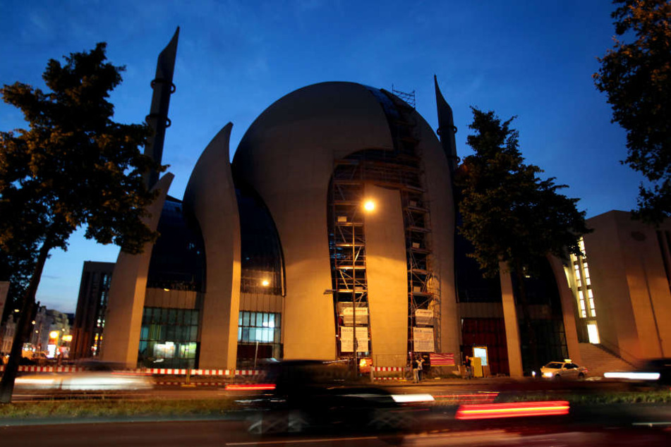 In der Kölner Zentralmoschee könnten täglich rund 1000 Besucher zum gemeinsamen Fastenbrechen Iftar kommen.