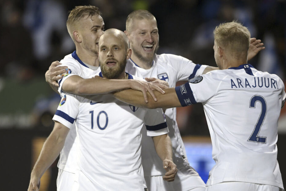 Ausgelassen jubeln Norwich-Star Teemu Pukki und seine Kollegen über das Ticket zur EM.