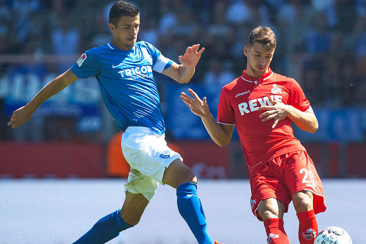 Spielt seit sechs Jahren für die deutschen Junioren-Nationalmannschaften: Kölns Eigengewächs Salih Özcan (r.), hier im Duell mit Bochums Anthony Losilla (l.), wurde im Testspiel gegen die Niederlande von seinem Gegenspieler Jordan Teze angespuckt.