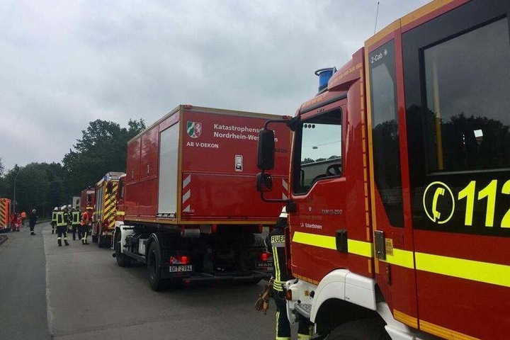 Die Feuerwehr war mit mehreren Einsatzfahrzeugen vor Ort.