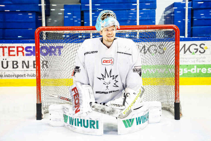 Der finnische Goalie Riku Helenius trägt ab sofort das Eislöwen-Trikot.