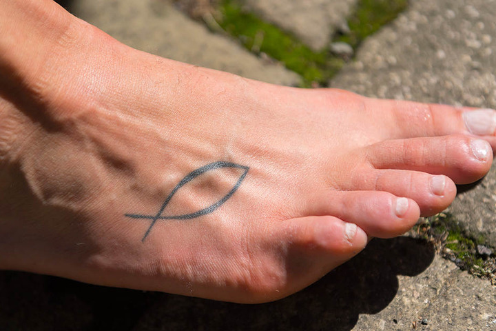 2013 ließ sich Barbara Wezorke bei einem Besuch in Dresden ihr einziges Tattoo stechen - einen Jesusfisch auf dem rechten Fuß. "Das ist für mich ein Bekenntnis. Mein Glaube bestimmt auch meine Schritte. Ich identifiziere mich sehr mit christlichen Gedanke