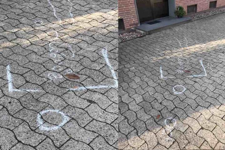 In der Wohnungstür wurde die 56-Jährige attackiert. (Bildmontage)