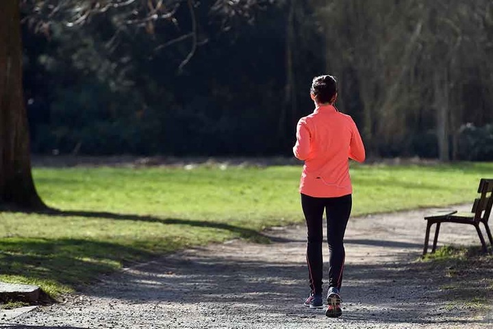 Ob laufen, walken, joggen, sprinten oder gehen - wichtig ist die Bewegung.