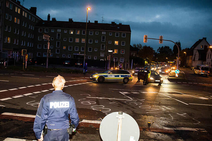 Lange Staus rund um die Kreuzung verhindern einen reibungslosen Berufsverkehr.