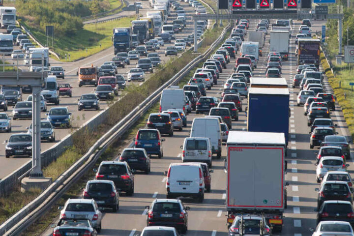 Die Seniorin war schon auf dem Beschleunigungsstreifen der Autobahn unterwegs. (Symbolbild)