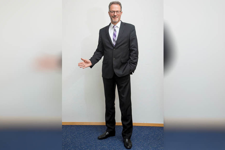 Mischa Woitscheck (51), Geschäftsführer des Sächsischen Städte- und Gemeindetags, ist sauer über die späte Anpassung ans Landesrecht.