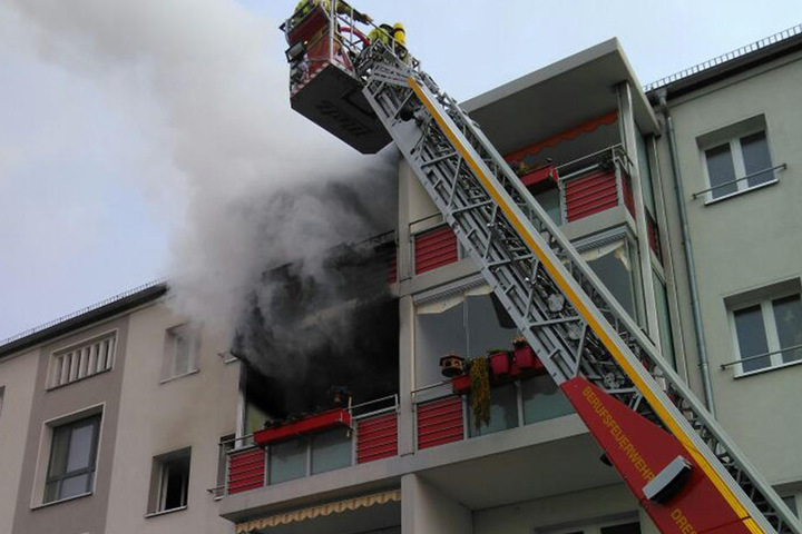 Ein Mann konnte nur noch tot aus der Wohnung geborgen werden.