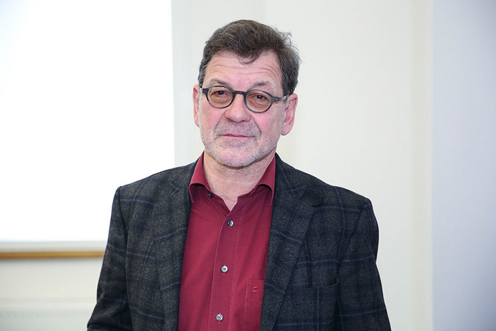 Seine Mitarbeiter koordinieren für die Laufevents jedes Jahr hunderte Sperrungen: Straßenbauamts-Chef Reinhard Koettnitz (62).