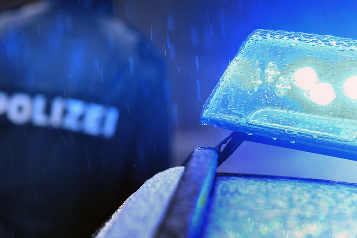 Nachbarn verständigten Polizeibeamte (Symbolbild).