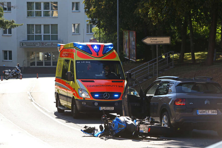 Der Citroen war frontal mit der Suzuki zusammengestoßen.