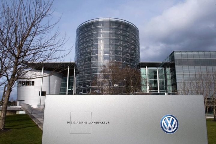 Nach einem Jahr Pause werden in der Gläsernen Manufaktur wieder Autos zusammengebaut.