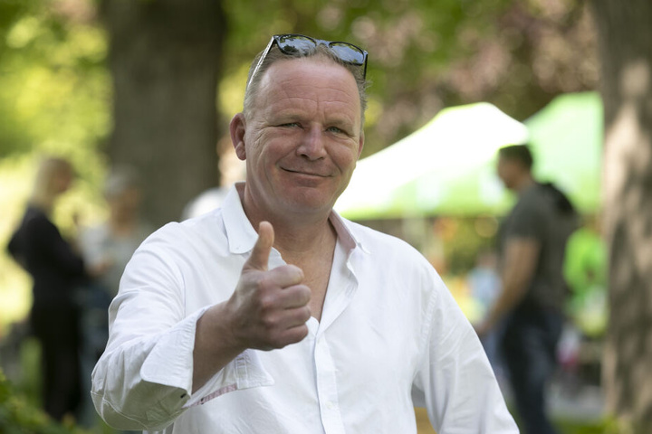 Zoo-Chef Karl-Heinz Ukena (48) ist optimistisch, dass es mit dem Elefanten-Nachwuchs noch klappt.