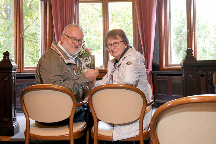 Schauten sich am Montag zum Tag der offenen Tür im Standesamt um: Barbara und Norbert Lutzner.