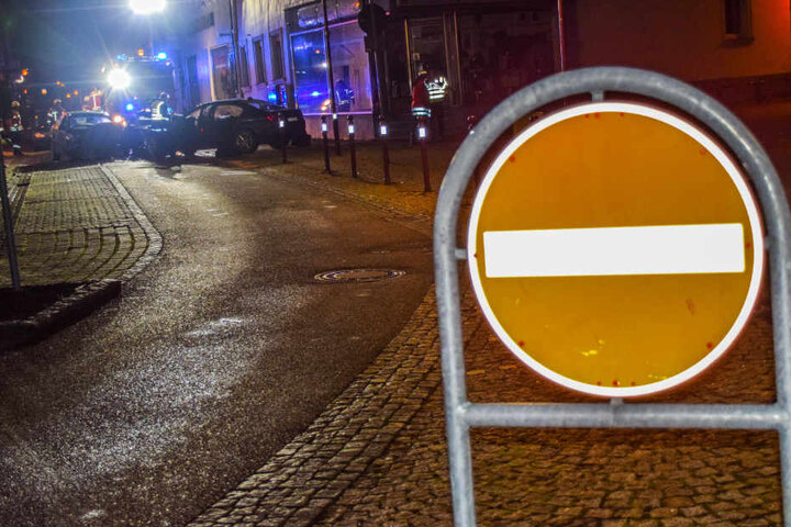 Trotz Verbot war der 36-Jährige rechts in diese Einbahnstraße abgebogen. Dort kam es zum Frontal-Crash.
