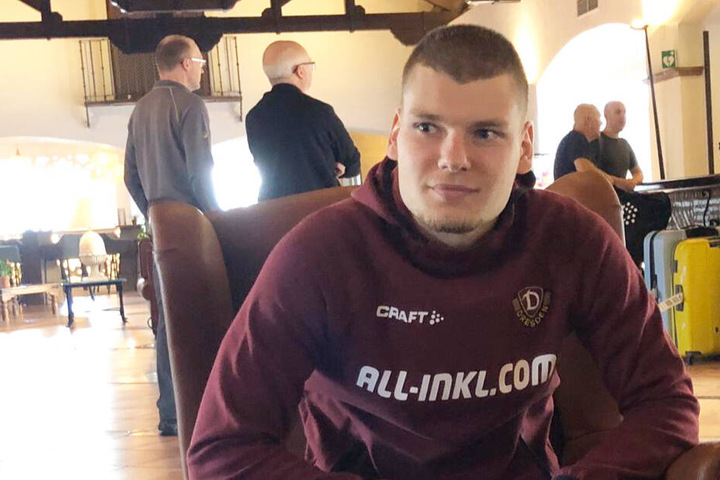 Dynamos Riesentalent Kevin Ehlers bei der Medienzeit in Spanien.