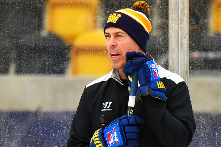 Füchse-Coach Corey Neilson steht unter Druck. Er braucht den Sieg, um mit seinem Team die Kurve zu bekommen.