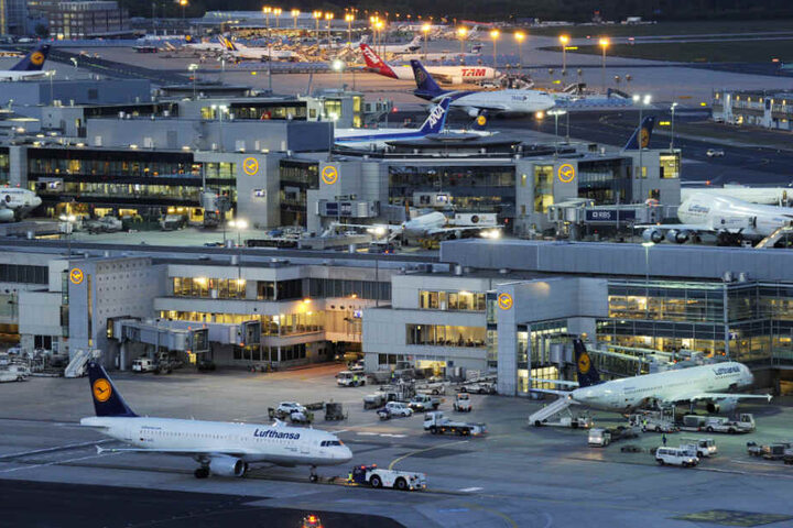 Am größten deutschen Flughafen hat Verdi am Dienstag zum Streik aufgerufen.