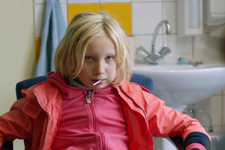 Bernadette 'Benni' Klaaß (Helena Zengel) macht sich und anderen durch ihre selbstzerstörerische Art das Leben schwer.