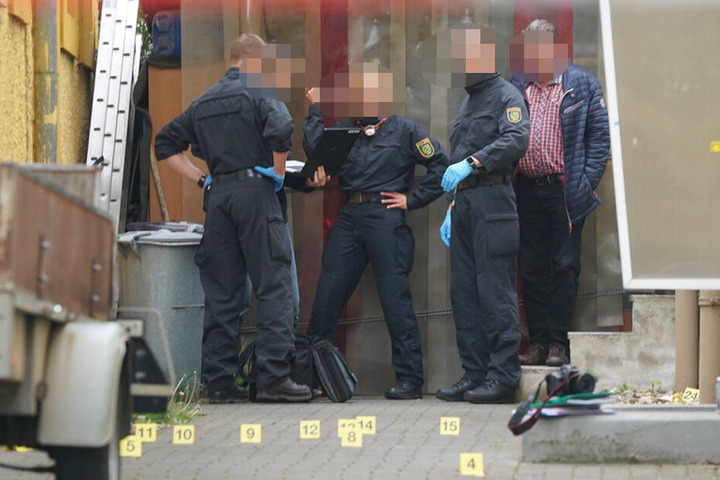 Die Mordkommission hat die Ermittlungen in dem Fall übernommen.
