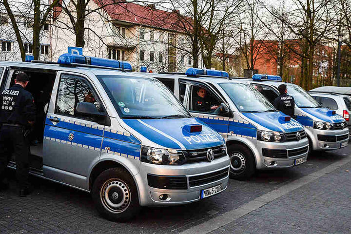 Die Einsatzhundertschaft aus Bielefeld war zur Sicherung von Gebäuden vor Ort.