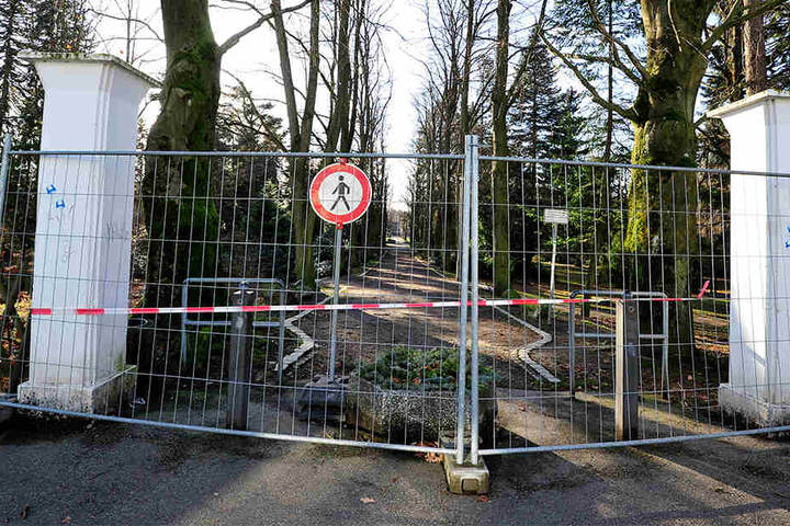 Kein Durchkommen: Der Stadtpark Limbach-Oberfrohna bleibt aufgrund von Sturmschäden weiter gesperrt.