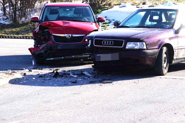 Am Dienstag sind ein Skoda und ein Audi auf einer Staatsstraße kollidiert.