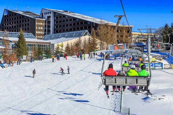 Das IFA Hotel direkt am Skihang in Schöneck ist besonders bei Familien beliebt.