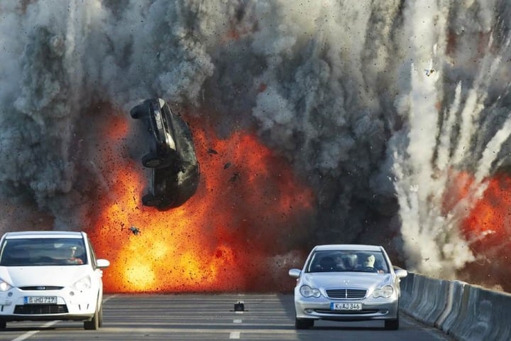 Bei "Alarm für Cobra 11" gehören spektakuläre Explosionen und atemberaubende Stunts einfach dazu!