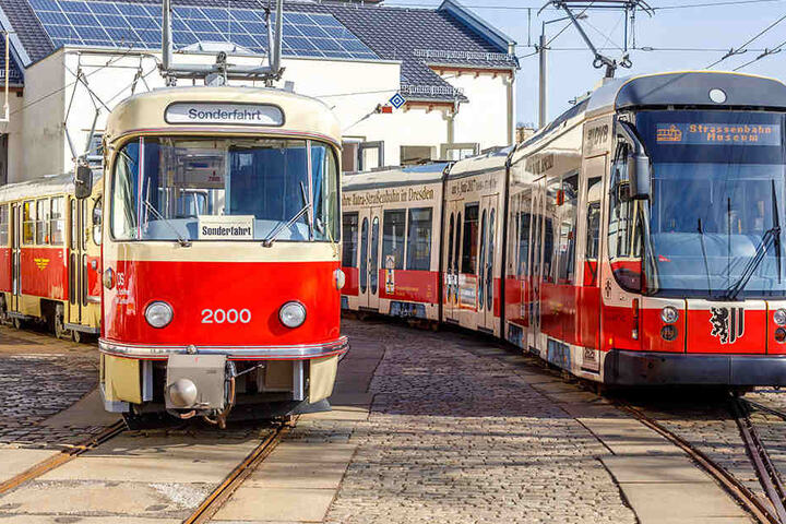 Alt und Neu: Der Prototyp aus dem Jahr 1967 rückt für Sonderfahrten aus. Die neue Straba trägt den alten Tatra-Look.