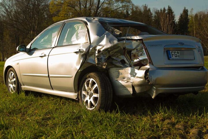 Der Kia wollte gerade abbiegen, als der Unfall geschah.