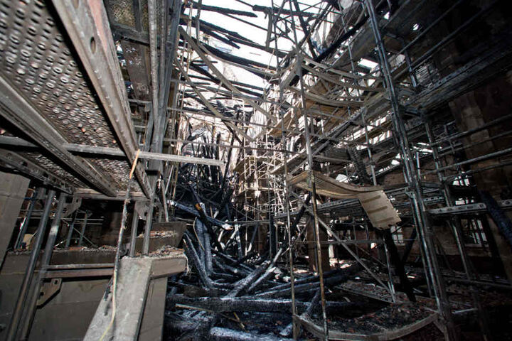 Nach einem verheerenden Brand im Juni 2014 war von der Kirche nicht mehr viel übrig. (Archivbild)
