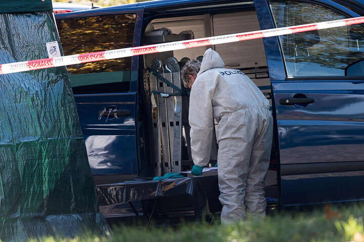 Die Polizei durchsuchte die Umgebung des Tatorts nach Hinweisen.