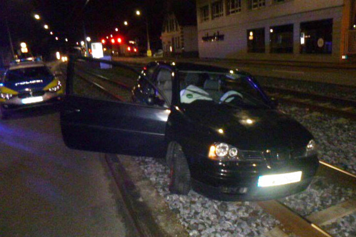 Weder der 17-jährige Fahrer noch seine drei Beifahrer wurden verletzt.