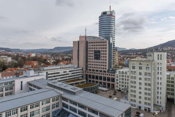 In den Hörsälen der Universität Jena finden ab Samstag, 20 Uhr die Lichtbildarena statt.