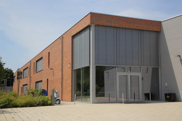 Nahe der 70. Grundschule sprach ein fremder Mann wiederholt einen Erstklässer
an.