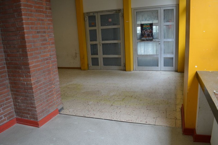 Im Freiherr-vom-Stein-Gymnasium haben die Randalierer auch uriniert.