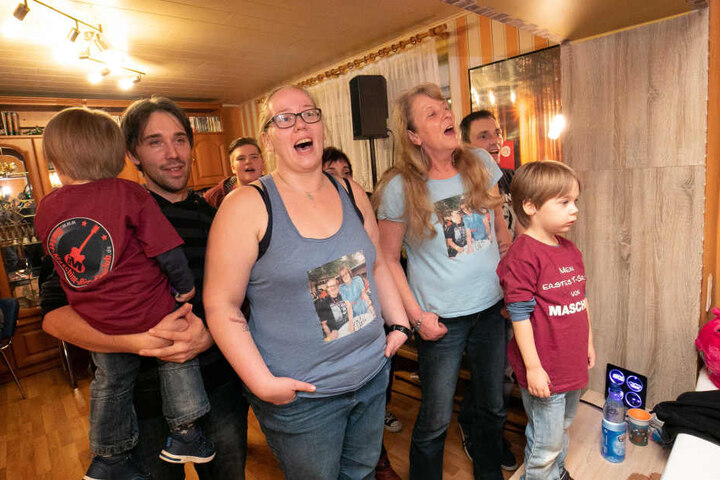 Fans in der ersten Reihe: Das Privatkonzert war ein Highlight für Familie und Freunde.