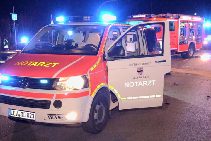 Sanitäter, Feuerwehr und Polizei waren mit einem Großaufgebot im Einsatz.