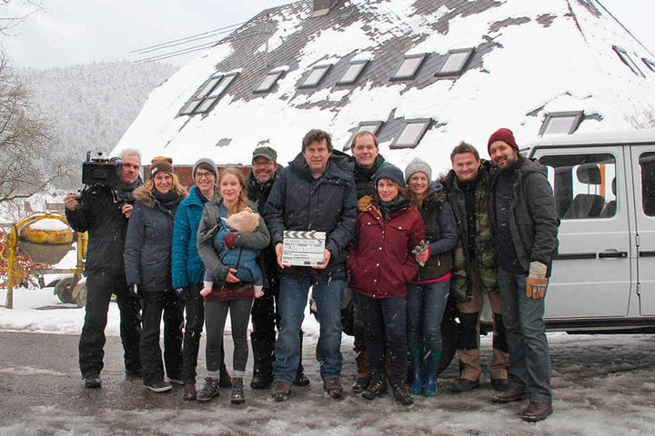 Die Neuen beim Dreh im Schnne: Franziska Tobler (Eva Löbau, 45) und Friedemann Berg (Hans-Jochen Wagner, 48) ermitteln im Schwarzwald.
