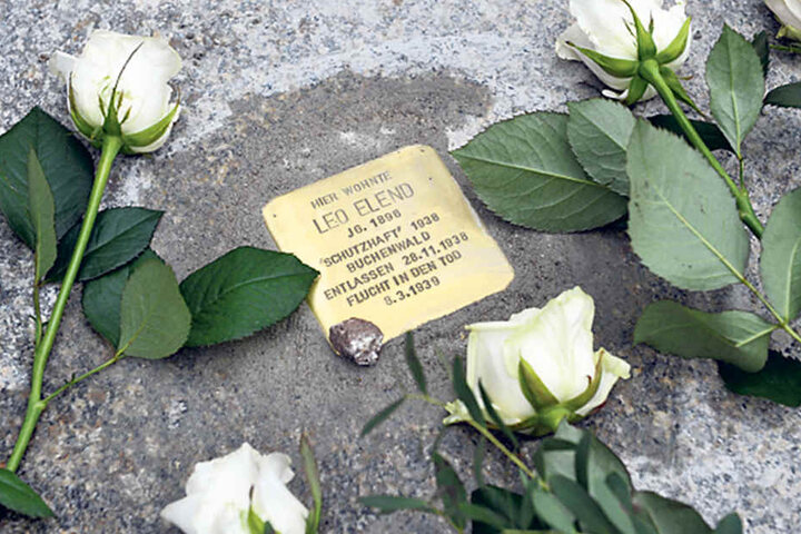 Auch der Lehrer und Leiter der Jüdischen Sonderklassen, Leo Elend
(29.4.1896-7.3.1939), bekam gestern einen Stolperstein.